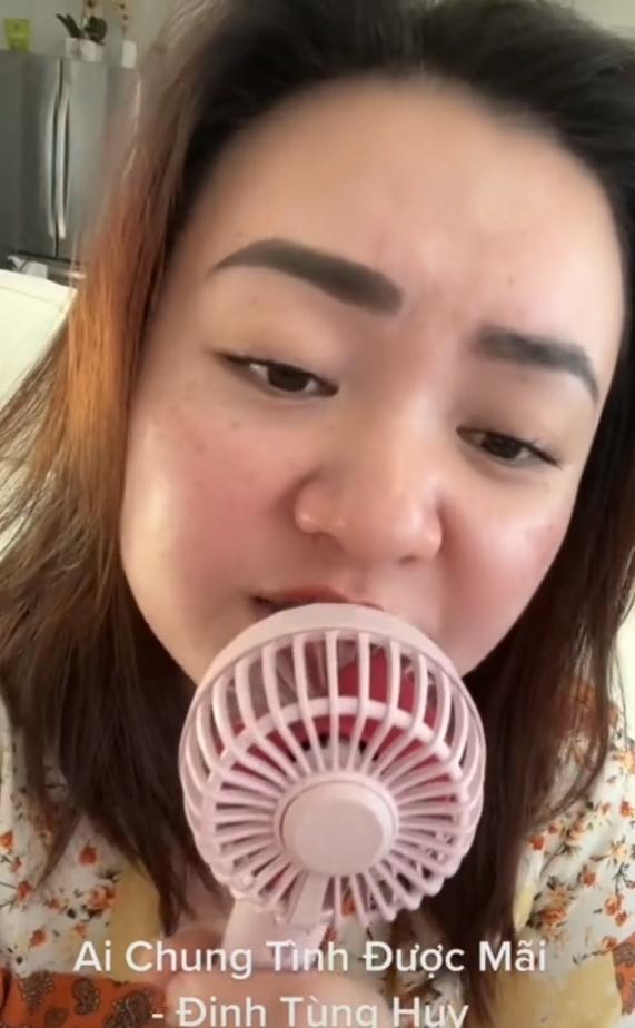 Baby Xuan Mai swings Tiktok trend, her voice is very different from the past-1