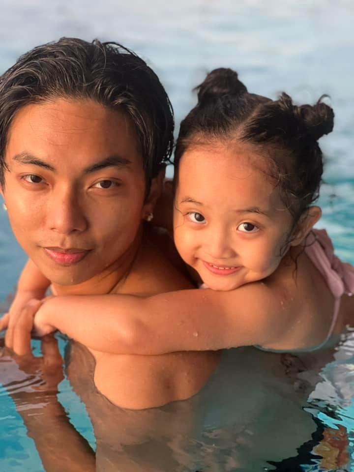 Mỗi người một ý về ngoại hình con gái Khánh Thi - Phan Hiển-10