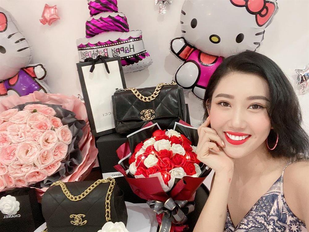 Thúy Ngân đại gia ngầm Vbiz, sắm 1 lèo 2 túi hiệu, 1 cái nửa tỷ-5