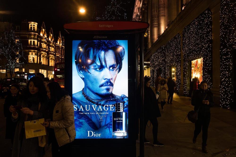 Dior perfume brand sold out for not abandoning Johnny Depp-1