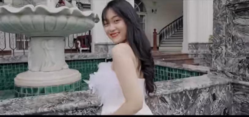 Ảnh kỷ yếu phong cách con nhà giàu của học sinh lớp 9 Quảng Trị-3