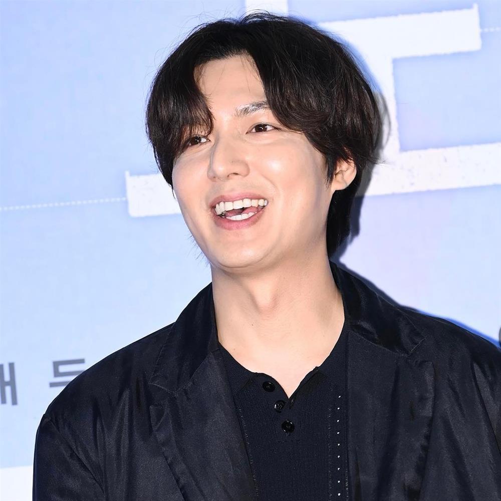 Lee Min Ho phát tướng, V (BTS) xuất hiện sau tin hẹn hò Jennie-3