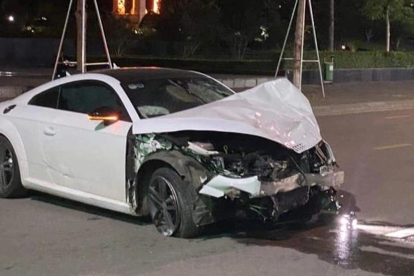 Clip: Cán bộ Sở GTVT lái Audi tông chết cả gia đình đi xe máy-1