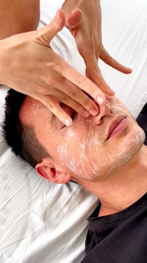 Kim Lý xuống sắc phát sợ dù được Hà Hồ chăm sóc kỹ-2