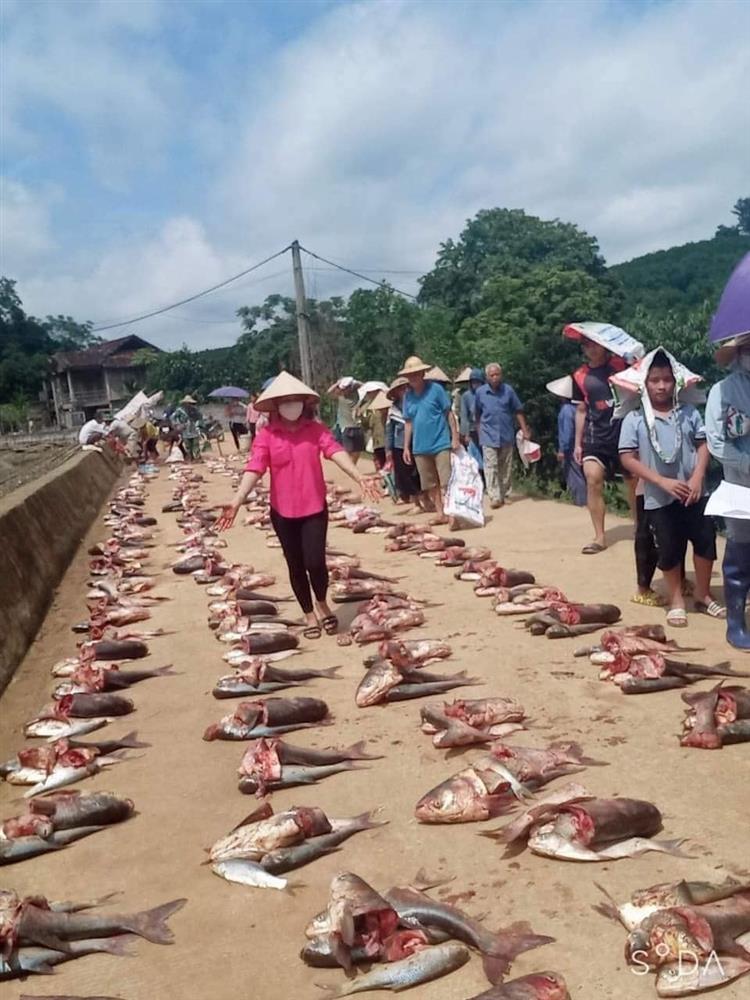 The whole village invites each other to catch fish and divides it equally among all 200 households in the village-1