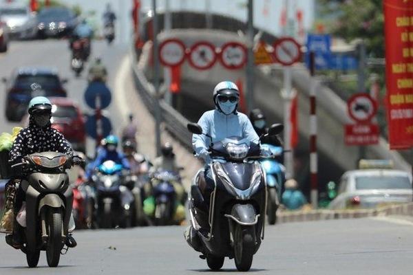 Hà Nội nắng nóng một ngày rồi chuyển mưa dông-1