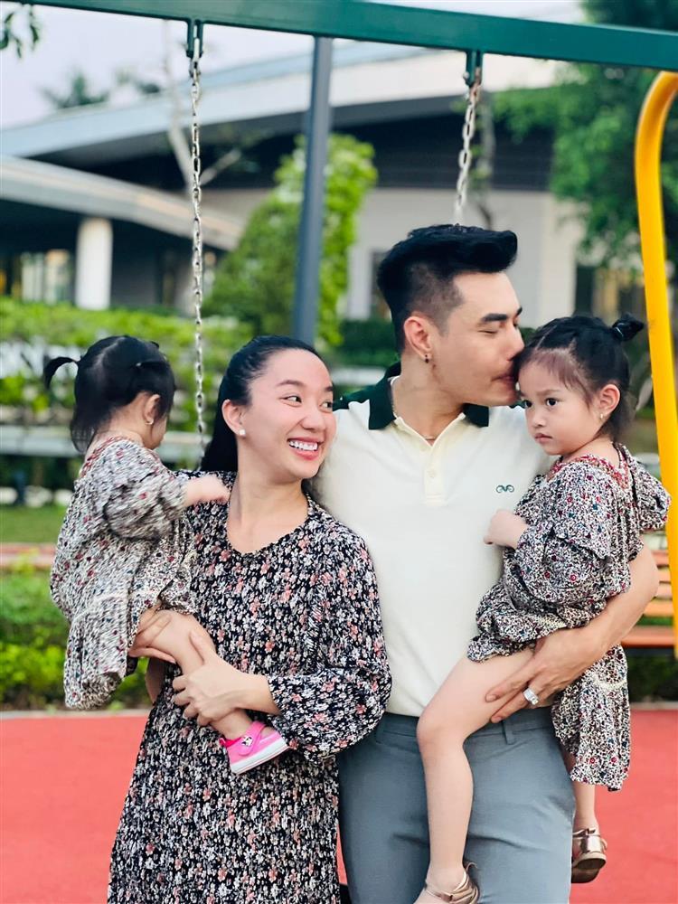 Le Duong Bao Lam's wife revealed the time of giving birth to the 3-5th child