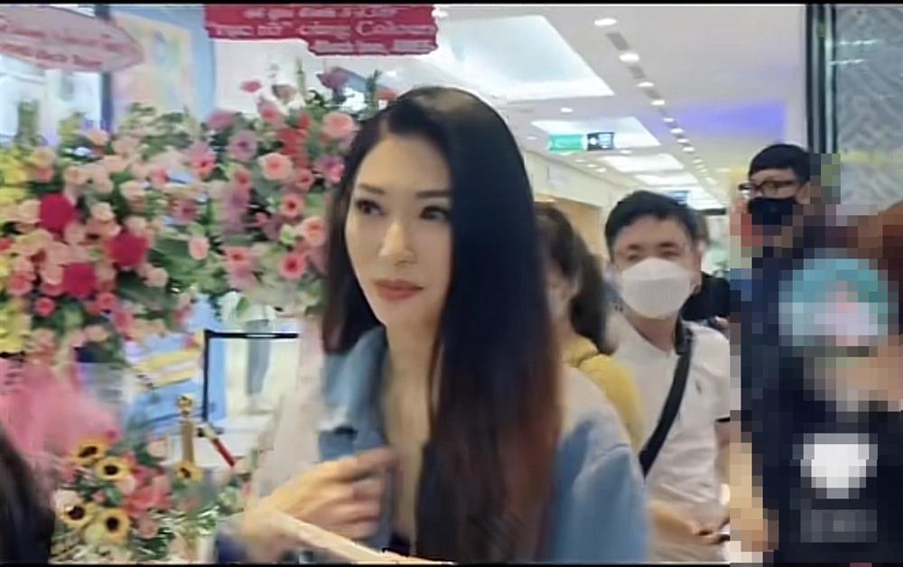 Khổng Tú Quỳnh gây lú vì visual cam thường giống hệt Thùy Tiên-4