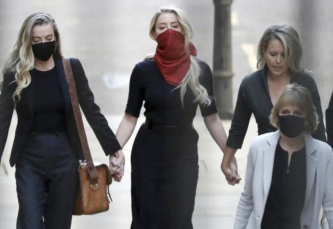 Amber Heard bị chế nhạo vì mặc lại váy may mắn ở phiên xử cuối-3