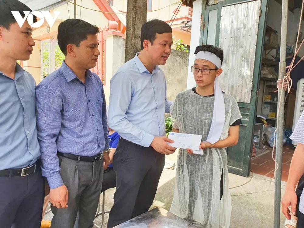 Lễ tang 3 người bị xe Audi tông chết ở Bắc Giang và lời kể nhân chứng-5