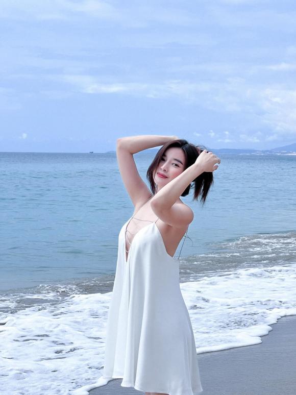 Quỳnh Nga - Quế Vân tranh top mặc hở với chiếc áo lả lơi-3