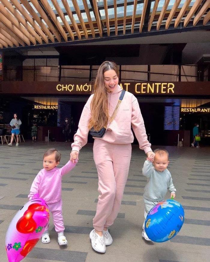 Quỳnh Nga - Quế Vân tranh top mặc hở với chiếc áo lả lơi-6