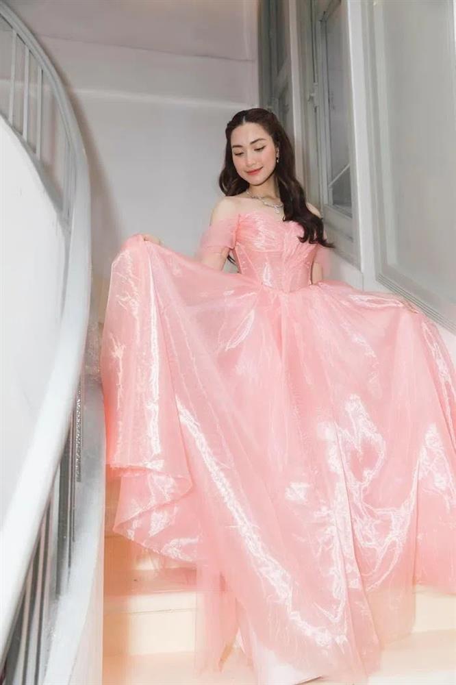 Ngân Khánh đẹp như Hoa hậu - Thùy Tiên sexy hết nấc-7