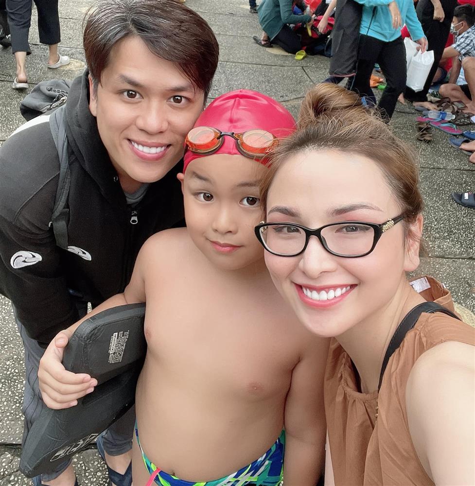 Miss Diem Huong was upset when her son was forced to compete in a swimming competition-1