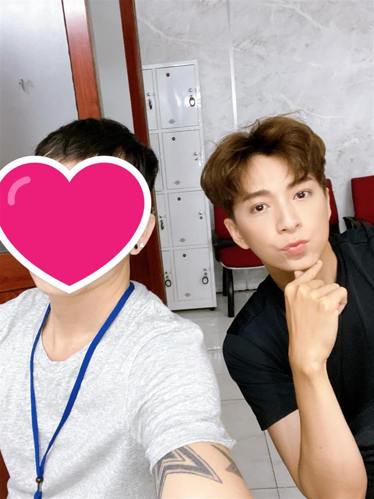 Ngô Kiến Huy đánh mất vẻ nam tính với layout sương mai-2