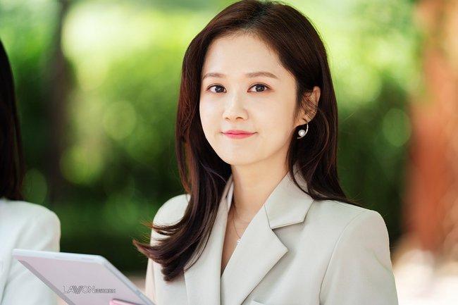 Jang Nara U40: Nhan sắc như ma cà rồng, mặc đẹp từ phim ra đời-2