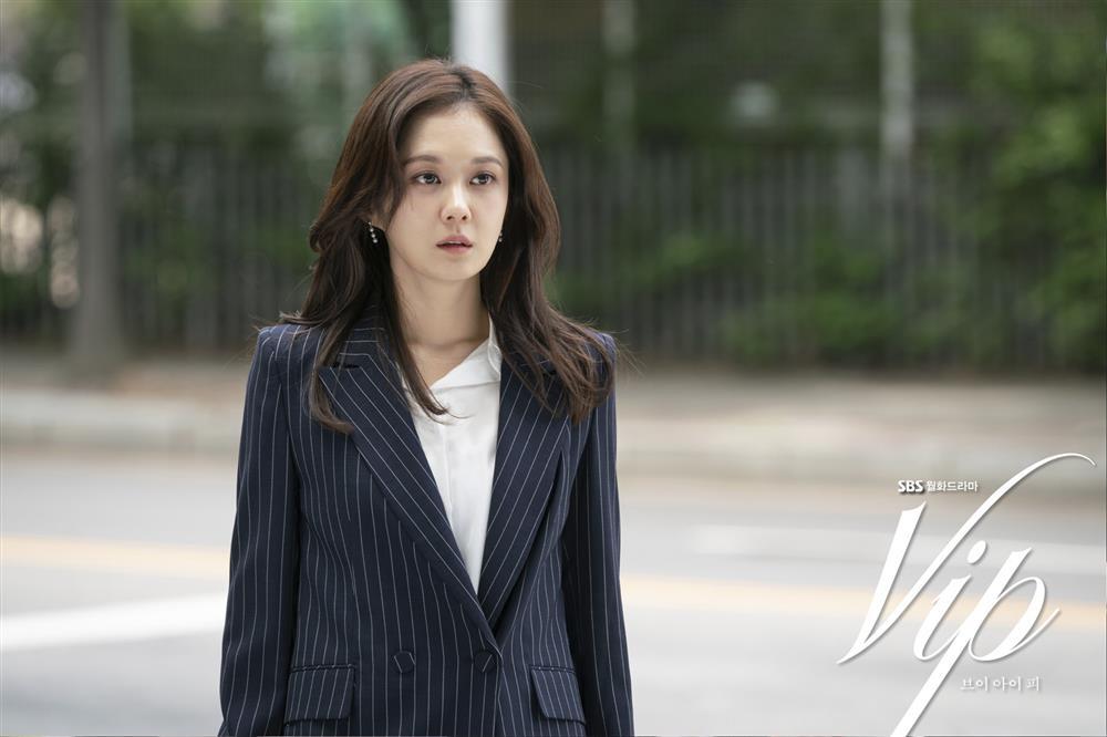 Jang Nara U40: Nhan sắc như ma cà rồng, mặc đẹp từ phim ra đời-9