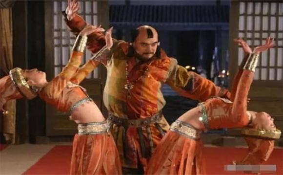 Vị hoàng đế mỗi bữa ăn 20 lạng thịt, thị tẩm phải vài người trợ giúp-1