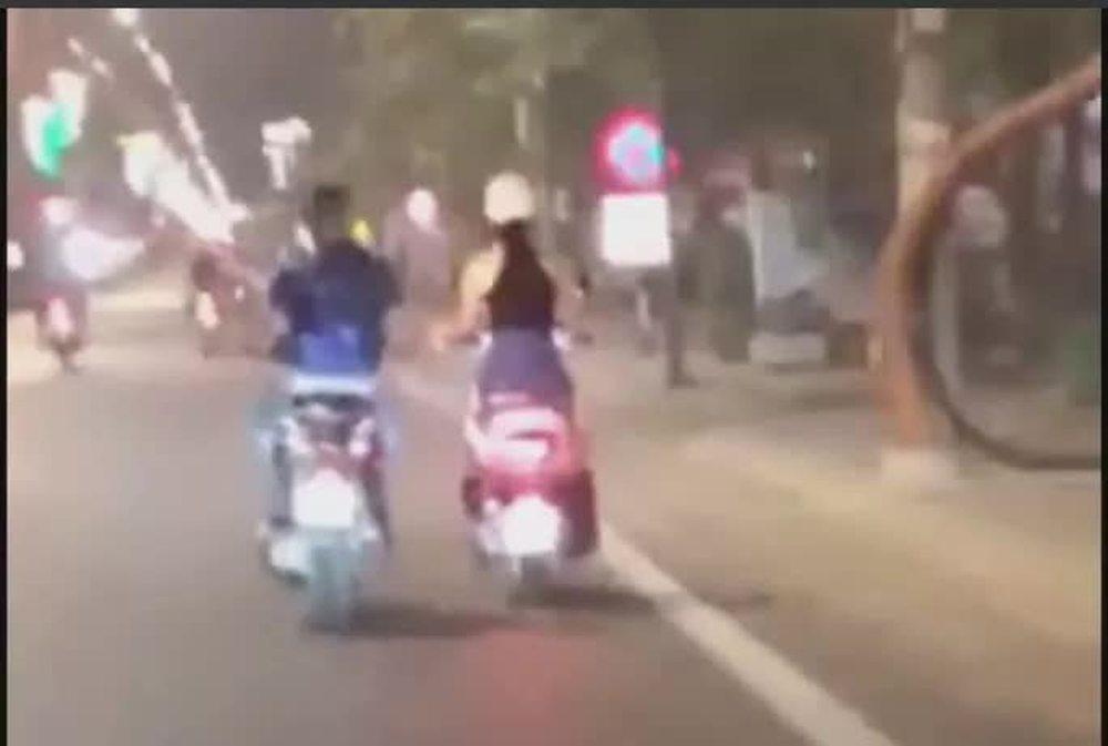 Truy tìm kẻ biến thái đi xe SH liên tục sàm sỡ ngực cô gái trẻ-1