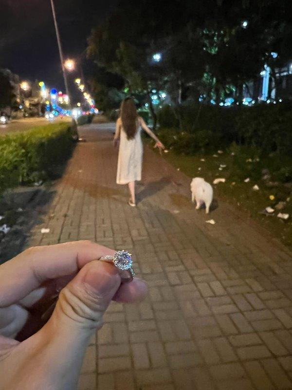 Chàng trai cầu hôn bạn gái hàng chục lần mà nữ chính không hay biết-2