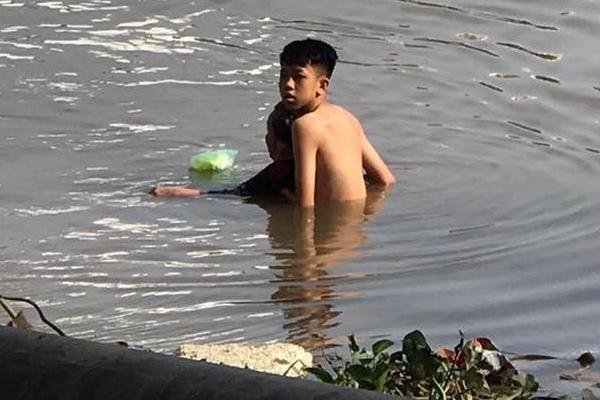 Tiny teen saves 70-year-old woman from drowning in Hai Phong