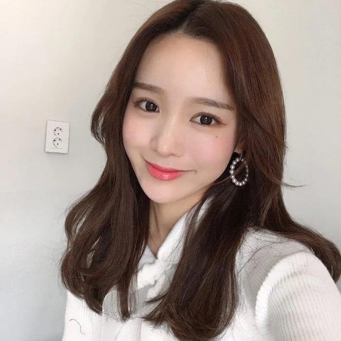 6 cách làm đẹp độc lạ từ gái Hàn: Làm dày tóc bằng mỡ ngựa, chăm sóc da với nọc ong-2