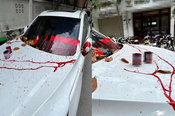 Parked the car unruly, the driver of the box was sprayed with paint and looked as red as blood