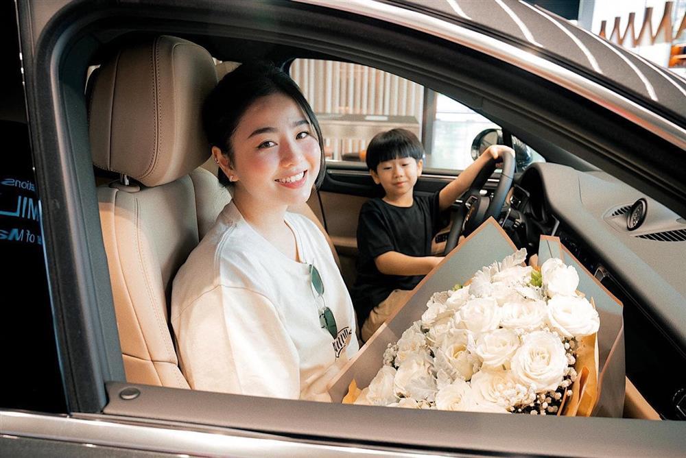 Cô vợ số hưởng được chồng hot boy tặng Porsche 5 tỷ là ai?-3