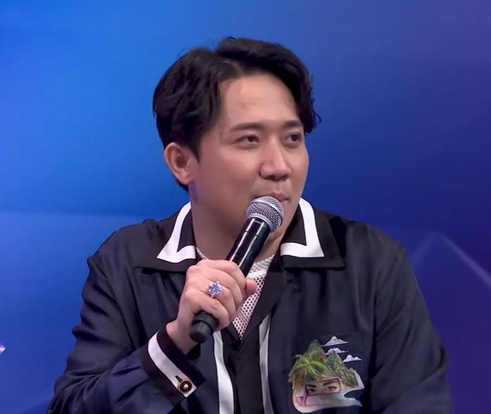 Trấn Thành như cụ ông với bộ cánh lạ lùng dẫn Người Ấy Là Ai-8