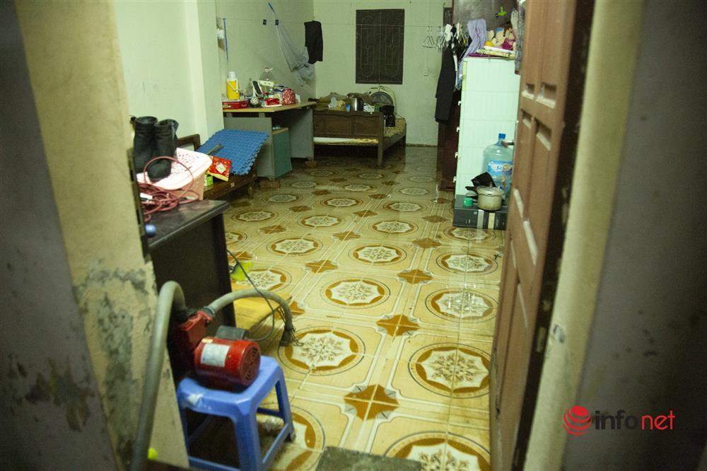 Hàng trăm hộ dân sống giữa Thủ đô vẫn bị ngập lụt, sắm thuyền để đi-5