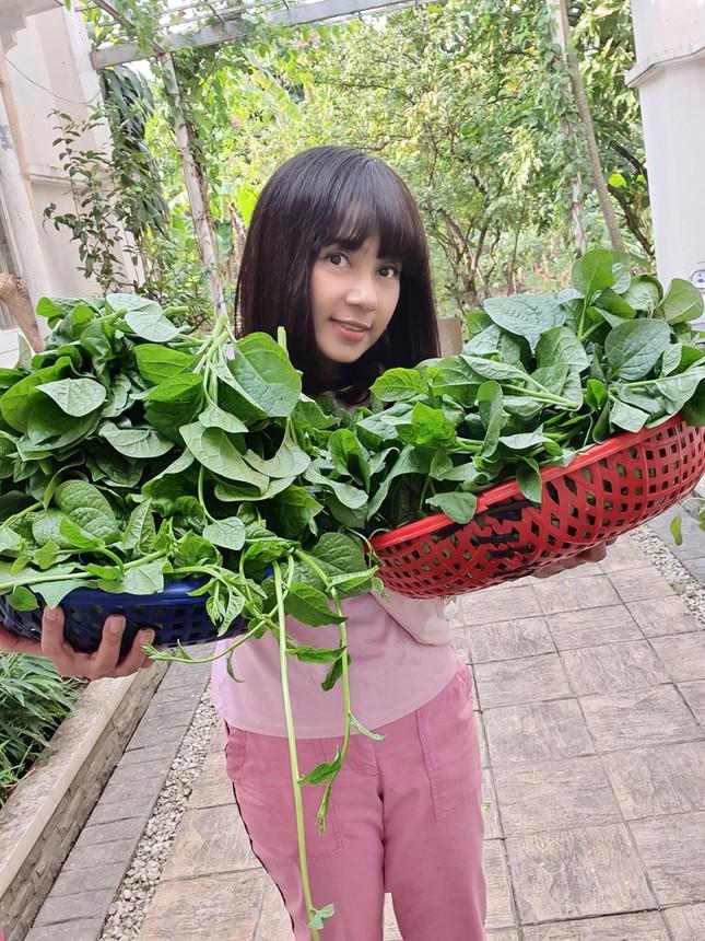 Việt Trinh chịu 10 năm thị phi vì chàng trai giấu mặt-5