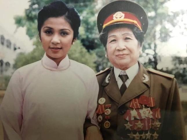 Việt Trinh chịu 10 năm thị phi vì chàng trai giấu mặt-7