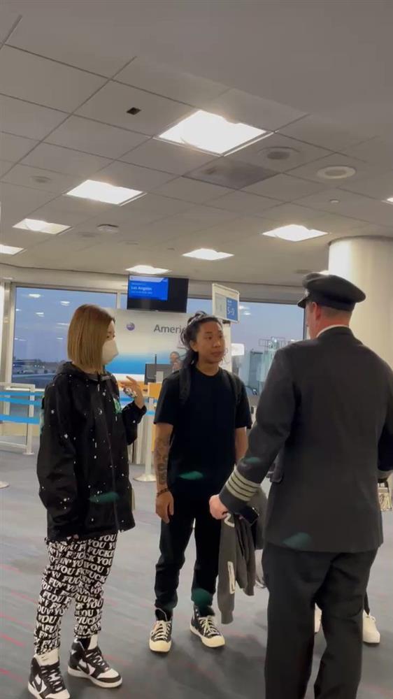 Người đẹp Đài Loan bị chỉ trích vì thản nhiên mặc áo như nội y lên máy bay-3