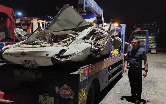 Xe tải đè nát xe con: Vì sao nam thanh niên sống sót kỳ diệu?-4