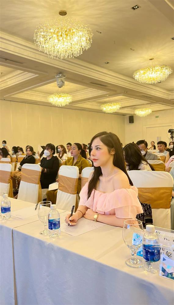 Bạn gái Huỳnh Anh bị mỉa mai cơ thể 10 thì phẫu thuật hết 9-1