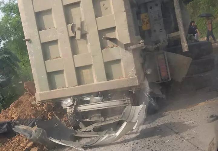 Tạm giữ hình sự lái xe ben gây tai nạn khiến 3 người chết ở Hòa Bình-1