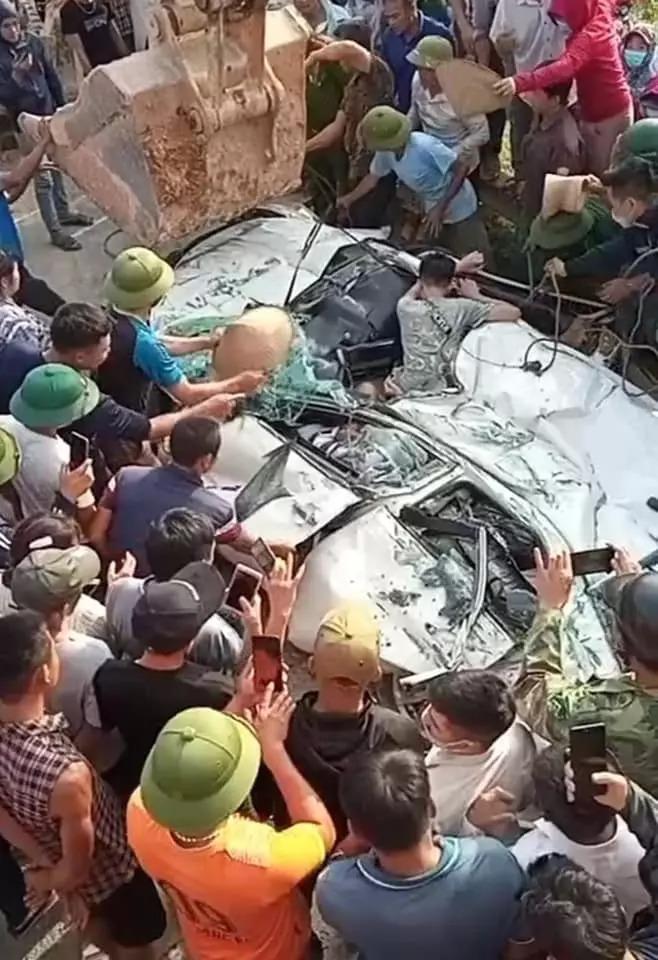 Tạm giữ hình sự lái xe ben gây tai nạn khiến 3 người chết ở Hòa Bình-2