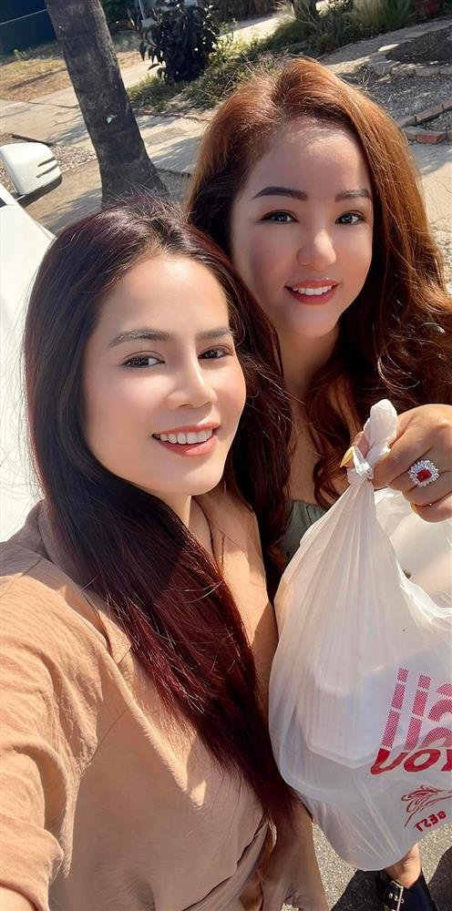 Vietnamese stars today 5/6: Anna Truong shows off her beauty with her sister My Anh-9