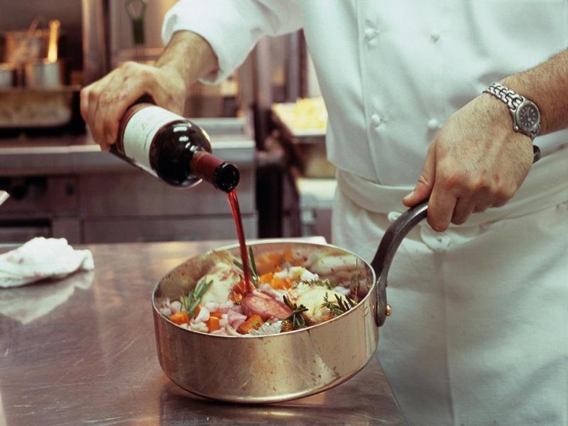 Mẹo chữa cháy đồ ăn quá mặn, quá cay hoặc quá ngọt cực đơn giản-1