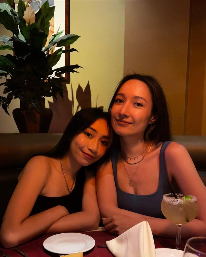 Vietnamese stars today 5/6: Anna Truong shows off her beauty with her sister My Anh-1