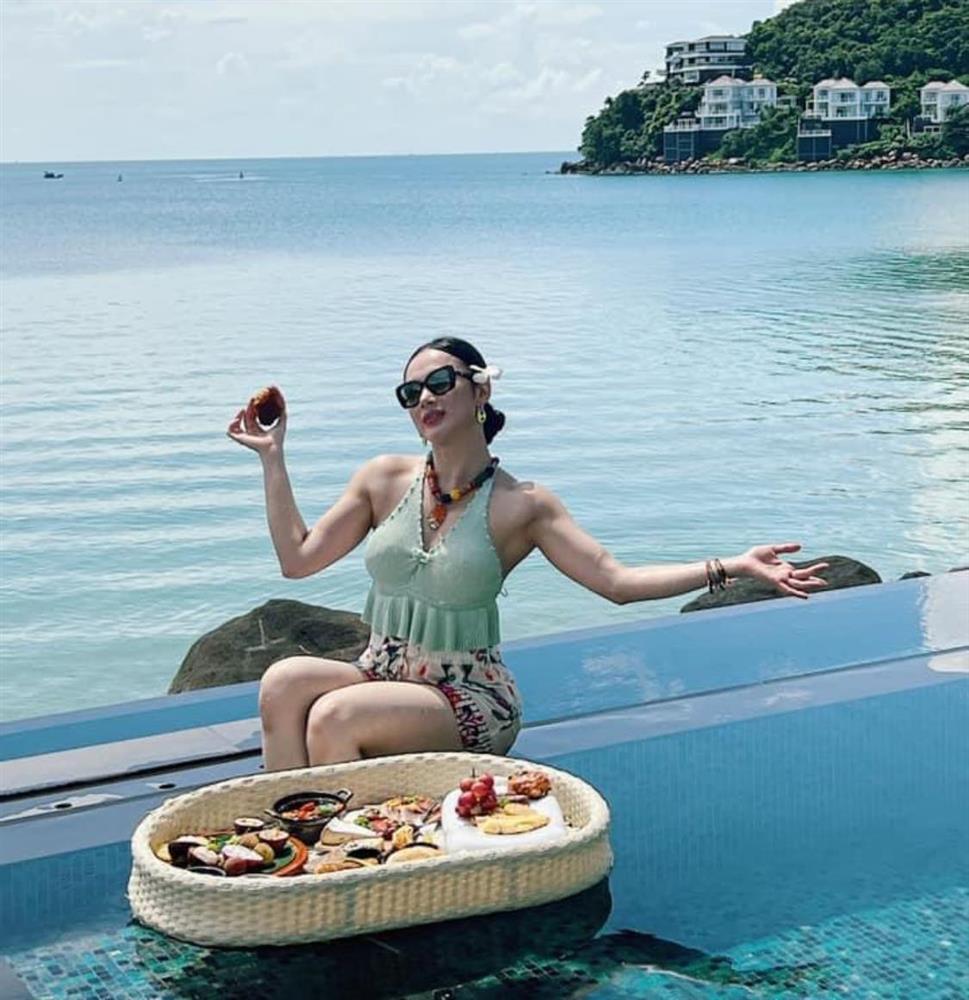 Trong vòng tay Cao Thái Sơn, Angela Phương Trinh đô ngang ngửa-7