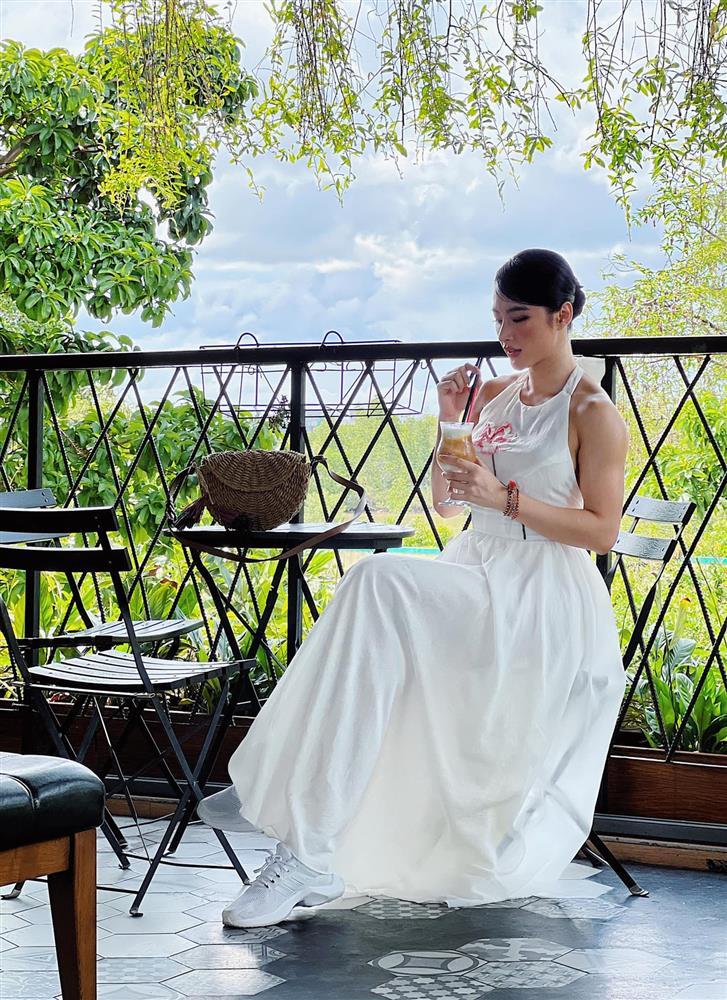 Trong vòng tay Cao Thái Sơn, Angela Phương Trinh đô ngang ngửa-8