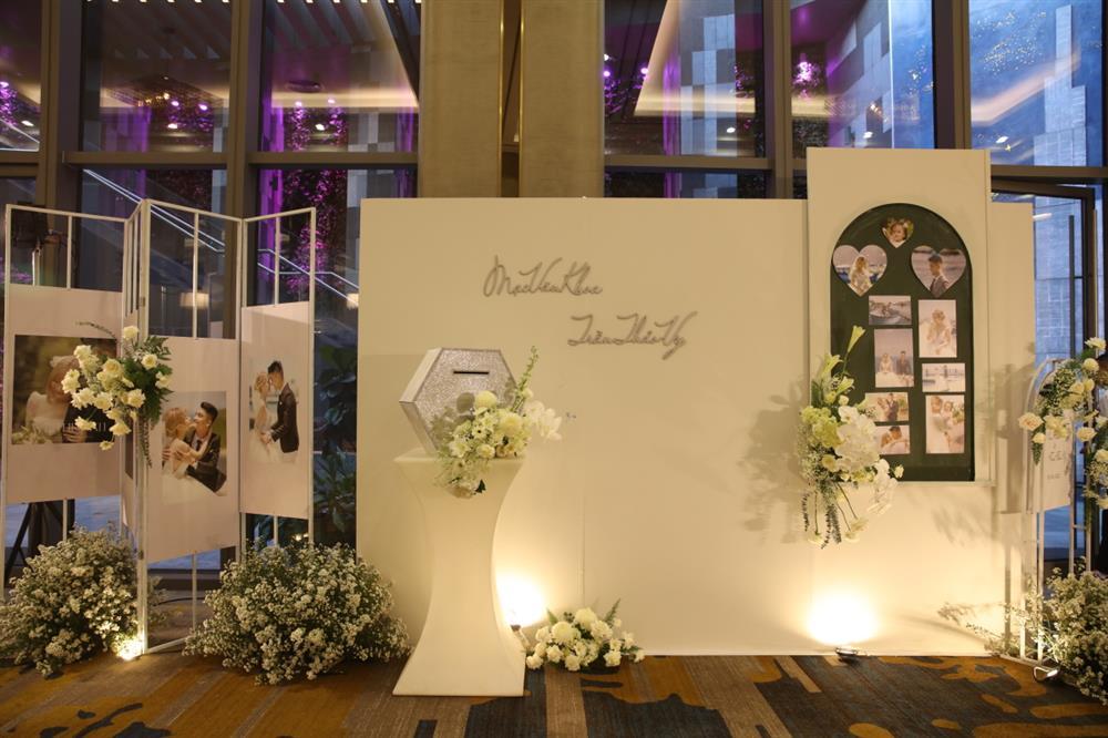 Khung cảnh đám cưới trang trí từ 3 tấn hoa tươi của Mạc Văn Khoa-7