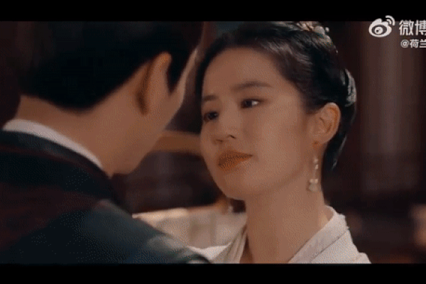Nụ hôn 'cháy màn' của Lưu Diệc Phi chiếm trọn hot search