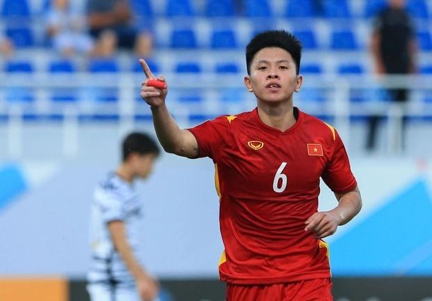 U23 Việt Nam suýt mất lợi thế vì trọng tài rút nhầm thẻ phạt-11