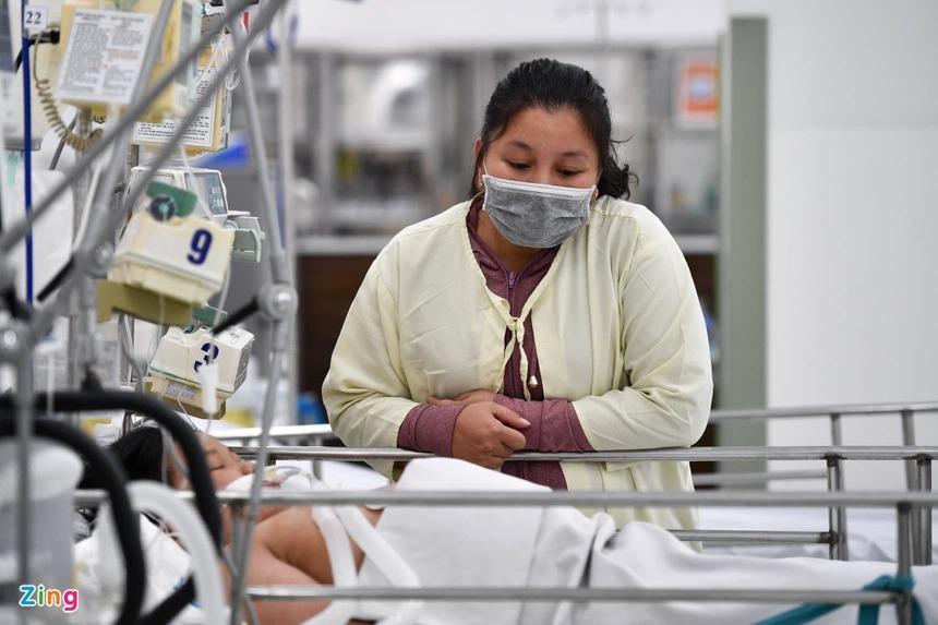 Bé trai vượt cửa tử sau một tháng chiến đấu sốt xuất huyết-2