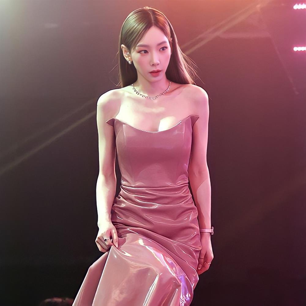 Taeyeon - Jennie đụng hàng: Gừng già hơn chưa chắc đã cay-2