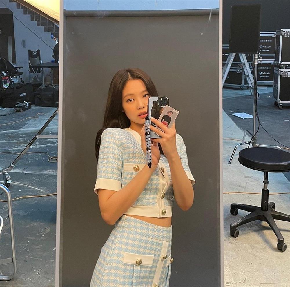 Taeyeon - Jennie đụng hàng: Gừng già hơn chưa chắc đã cay-12