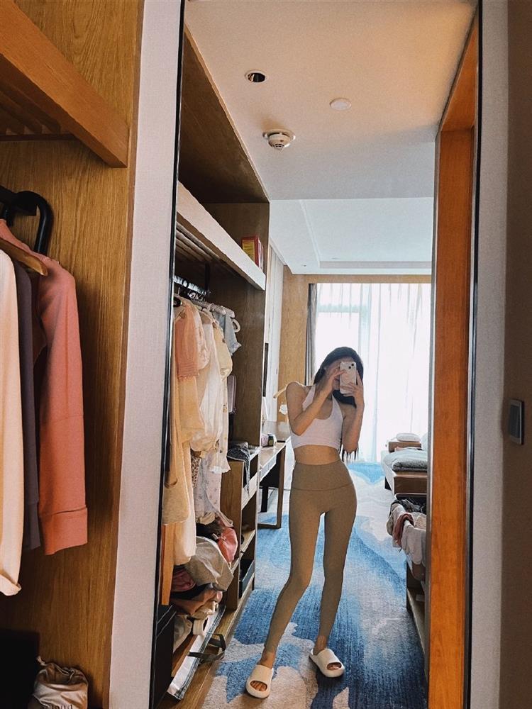 Triệu Lộ Tư chăm khoe body sau khi bị chê bóp ảnh lộ liễu-11