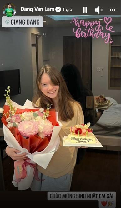 Thủ môn Đặng Văn Lâm lại gây sốt khi vừa nấu ăn vừa nhảy Bộ anh chưa đủ  hoàn hảo hay gì
